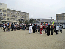 多々良校区の「歩こう会」に、たくさんの地域のみなさんが参加しました