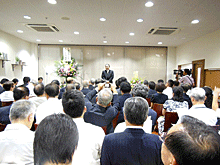 100人以上の人たちが開所式に出席し、お祝いしました