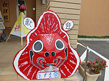 自立者のSさんが製作した金魚の飾りが抱樸館福岡の玄関でお出迎え