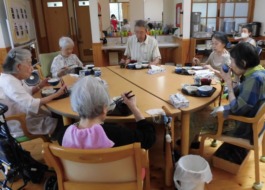 お食事をされるご利用者の皆さま