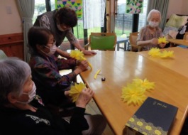 向日葵の花の手作業です