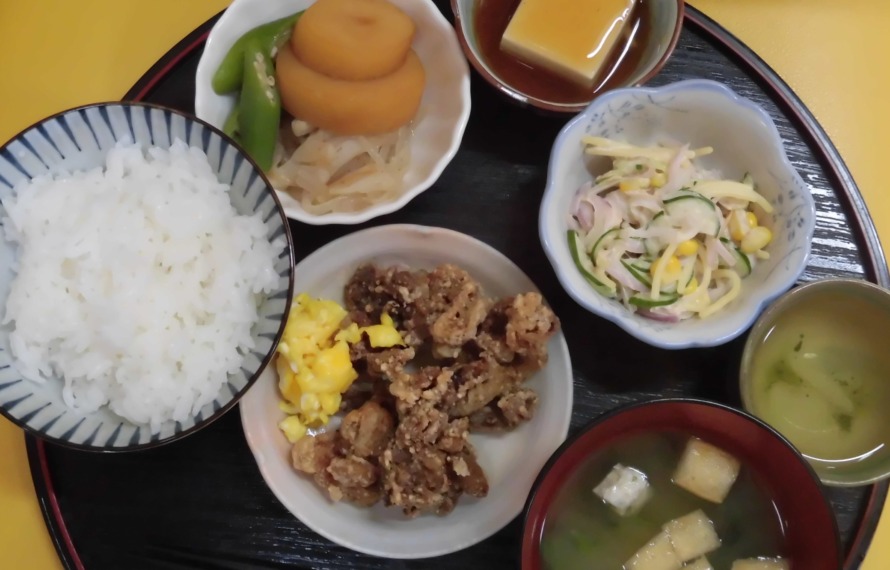 お昼御飯です