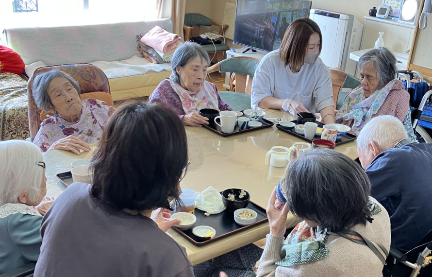 グループホームのお食事の様子