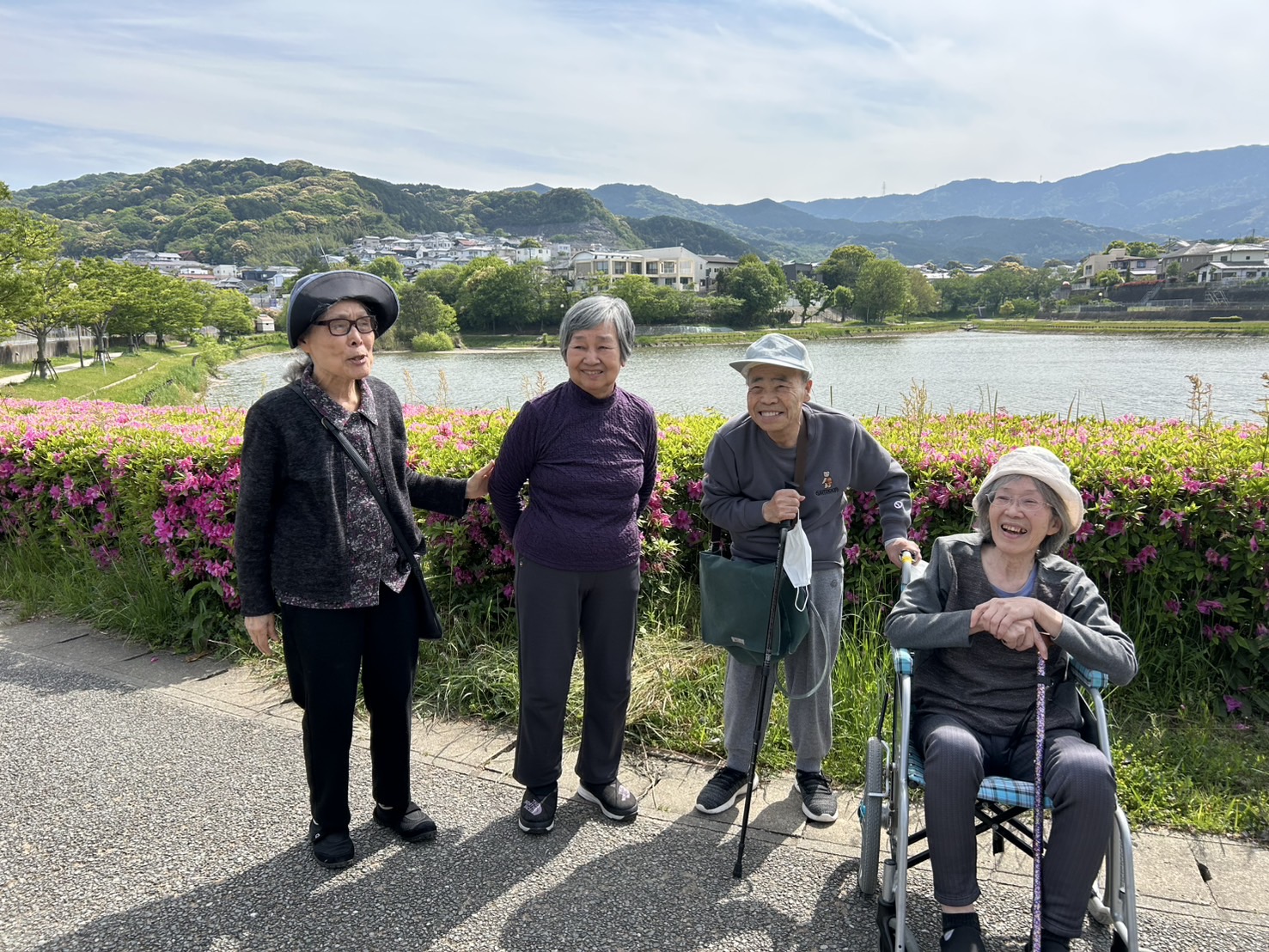 池の前で撮った写真