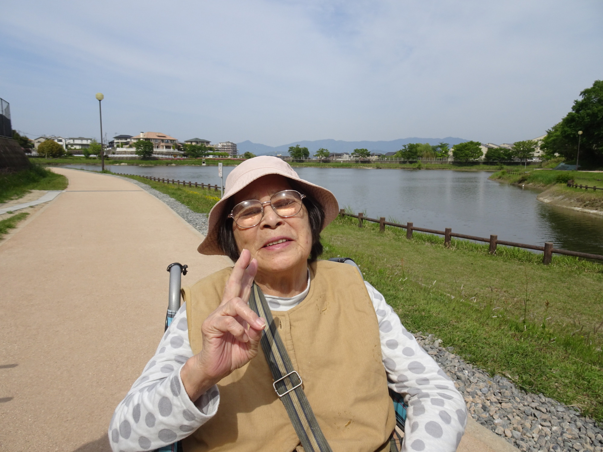 池の前で撮った写真