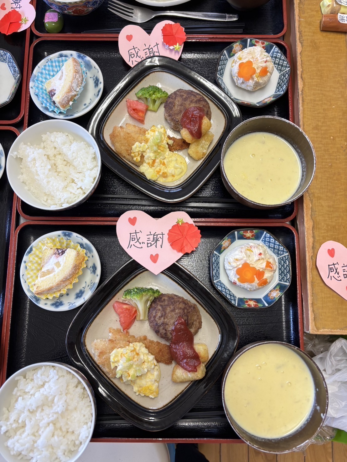 母の日メニューのお昼ご飯。感謝のメッセージを添えて