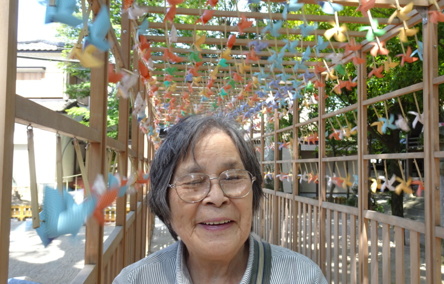 現人神社の風車に囲まれて撮った写真