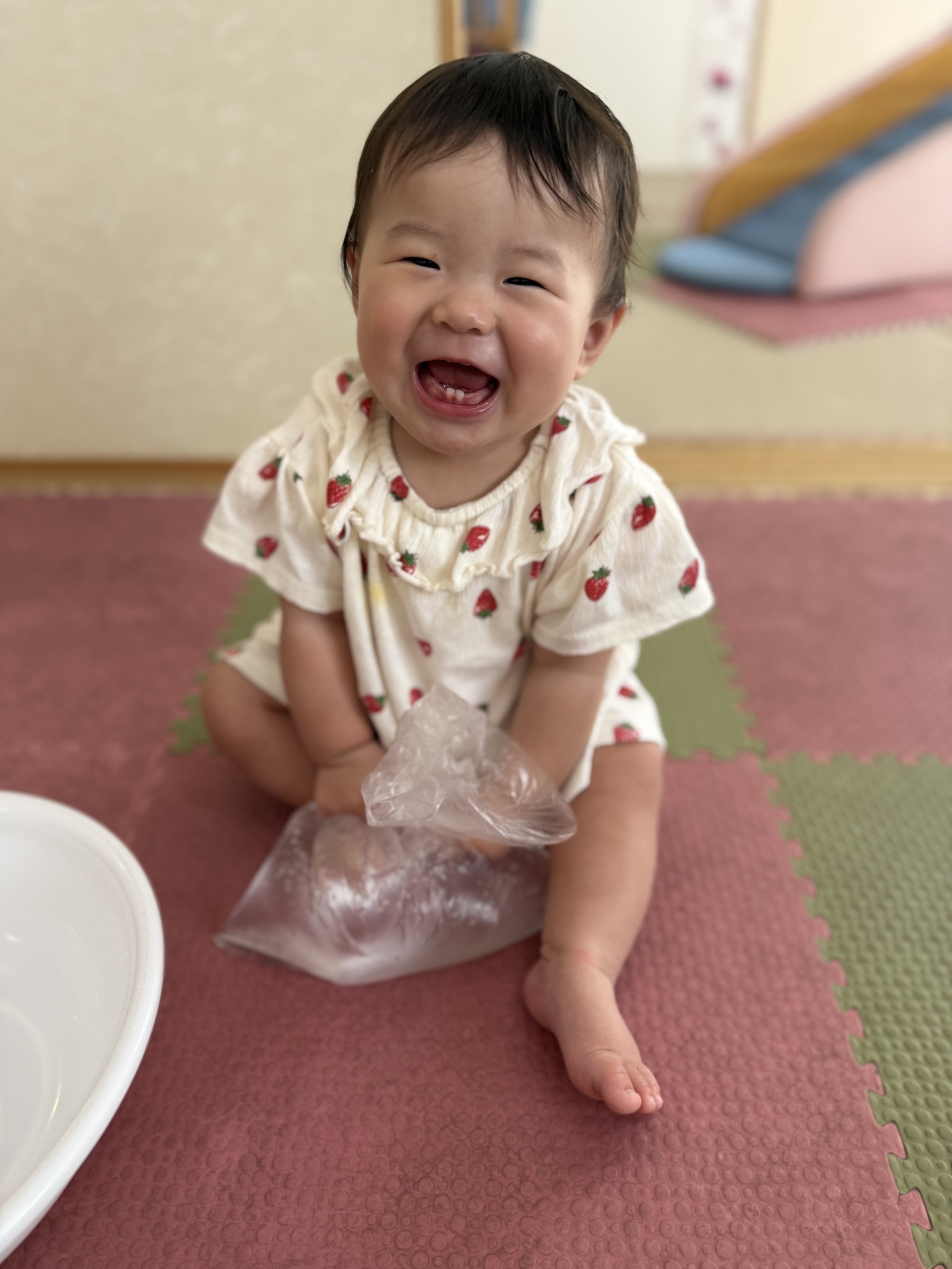 0歳児　氷遊び8枚