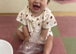 0歳児 氷遊び8枚