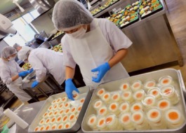 デザートは　パセリ特製の杏仁豆腐です