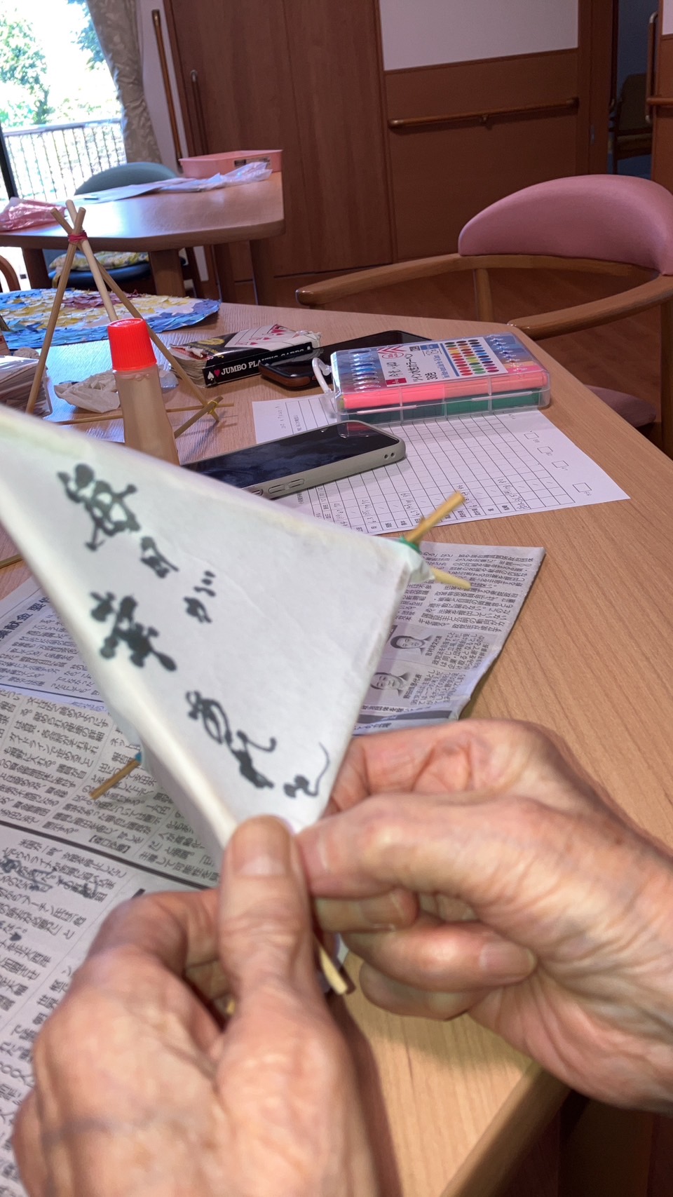 竹灯籠に書かれた利用者さんの言葉「毎日が幸あれ」
