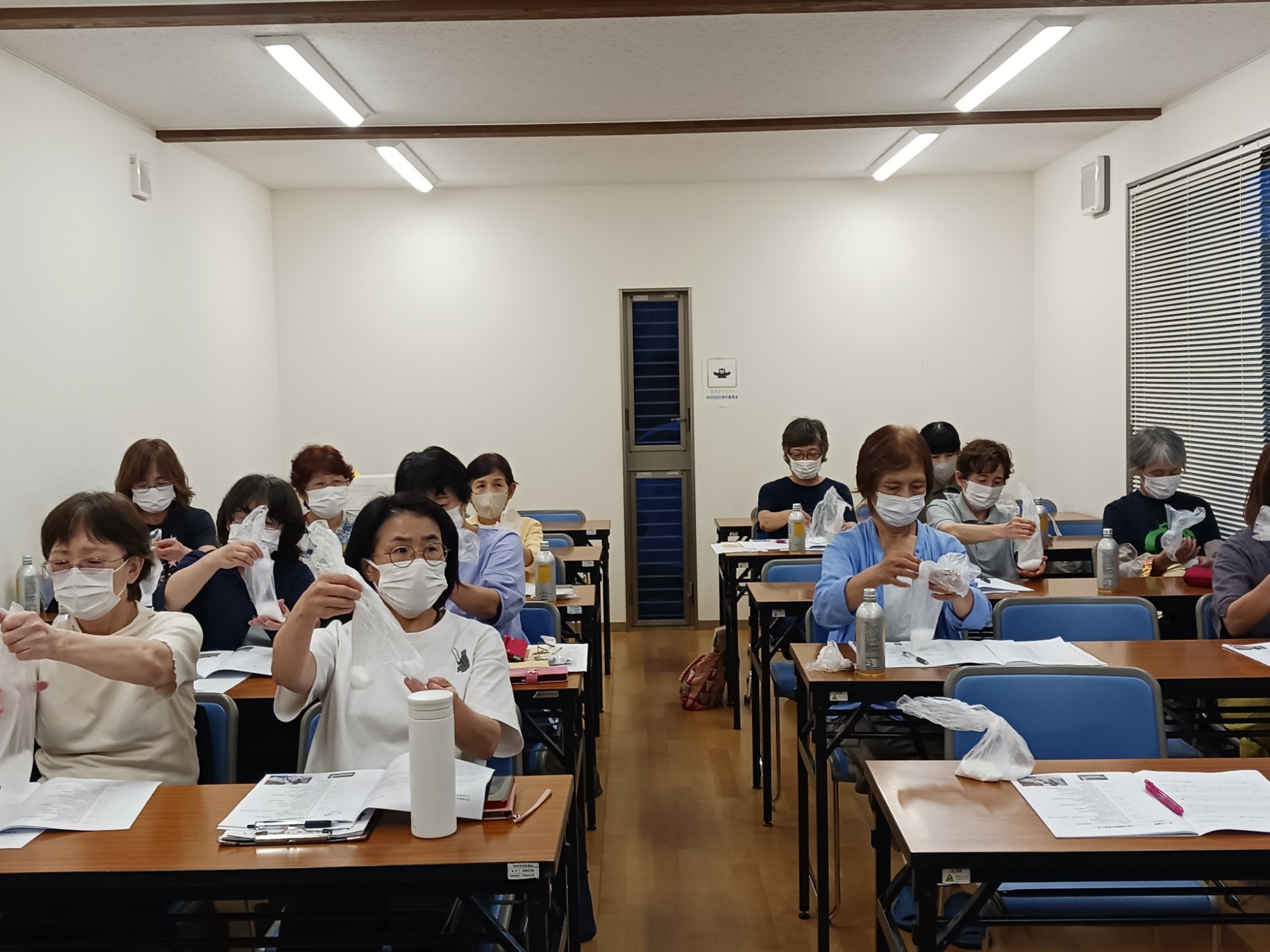 社員総会内でのバスボブ作り