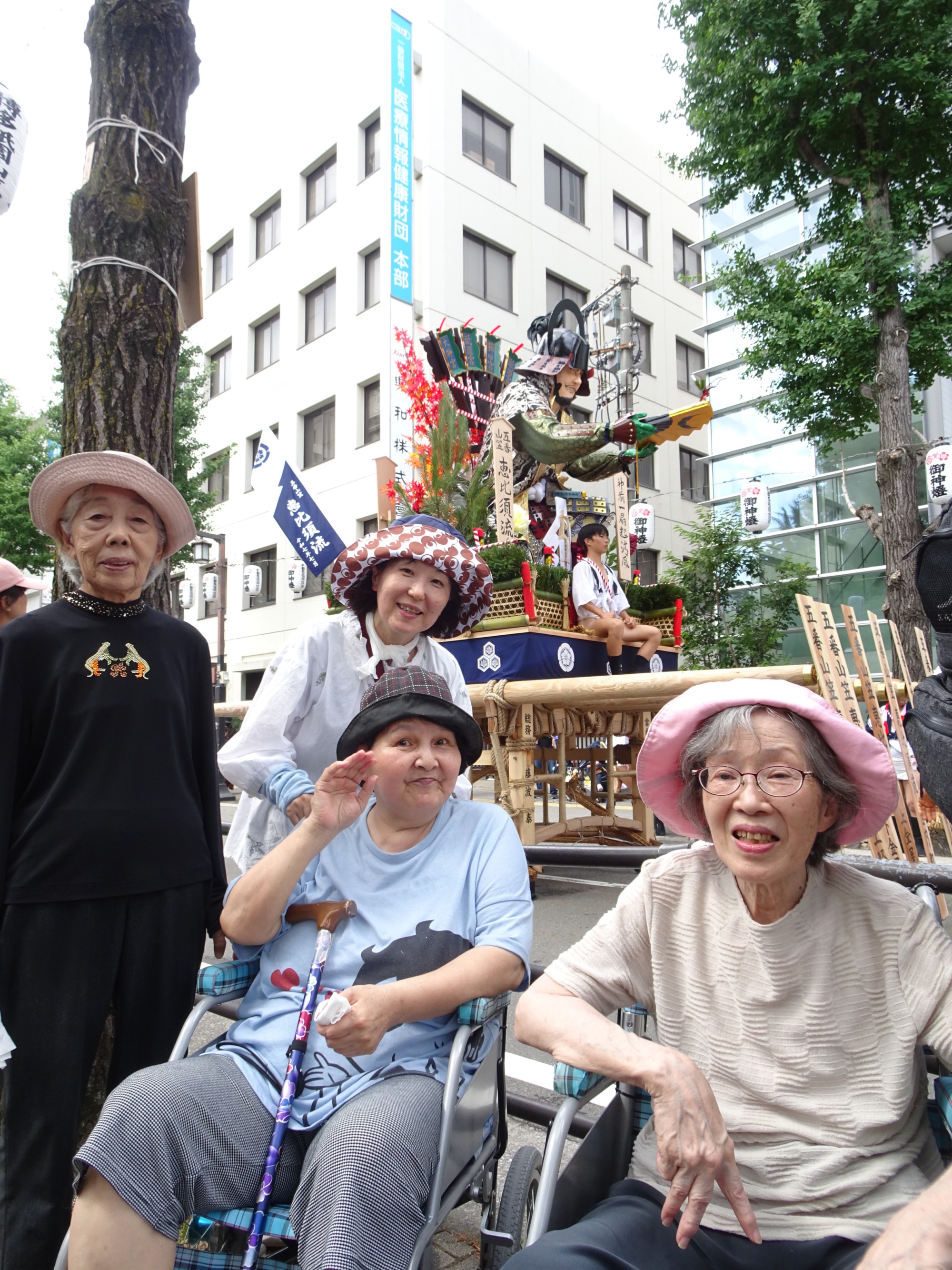 五番山笠の舁き山笠の前で撮った写真