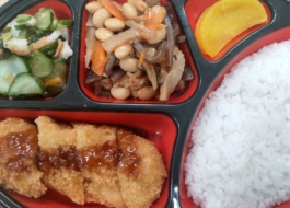 今日の昼食は「豚肉の重ねカツ」です