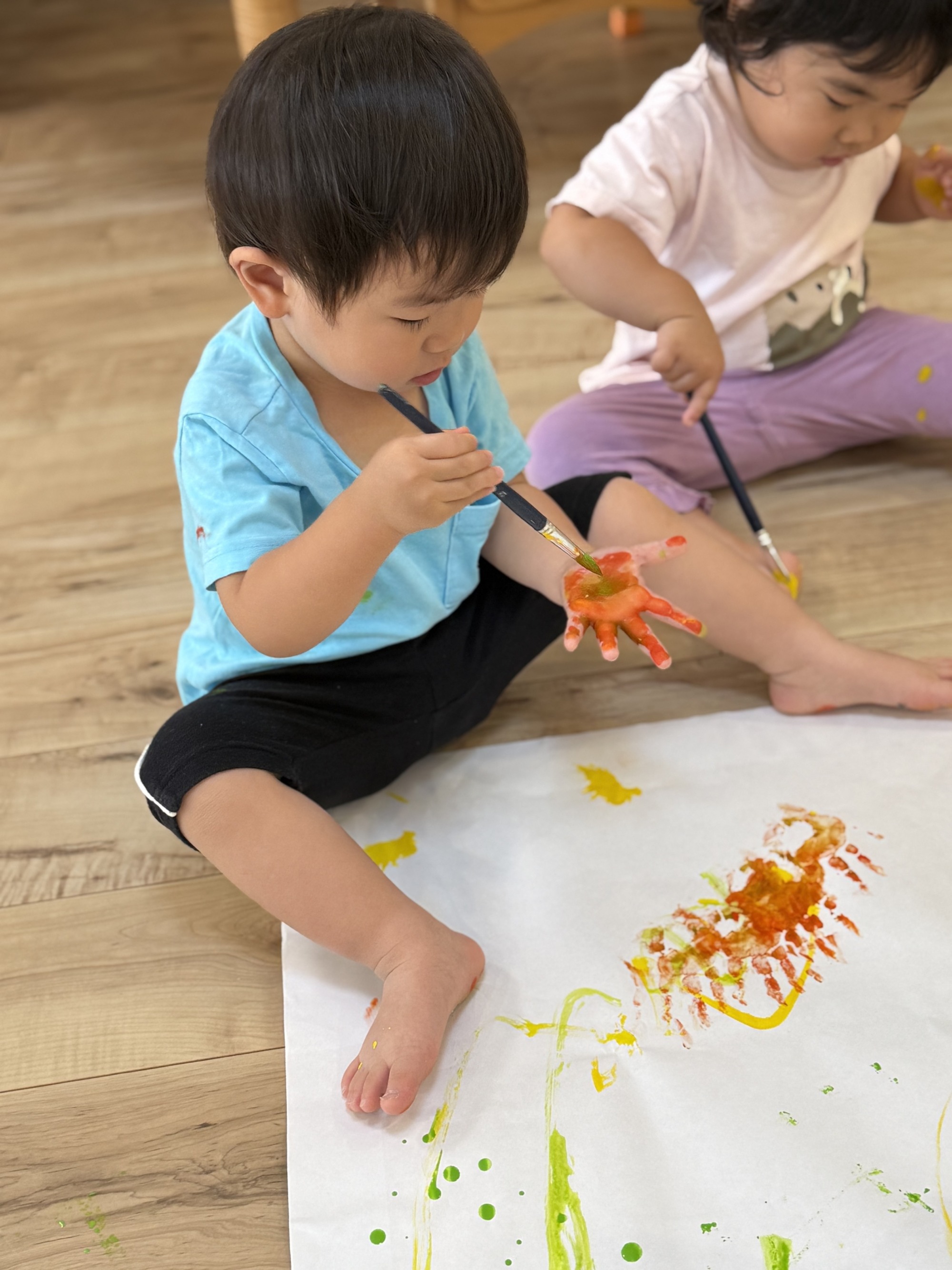 1歳児　絵の具遊び17枚