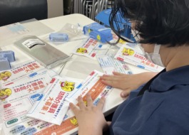 事務所にて作業中