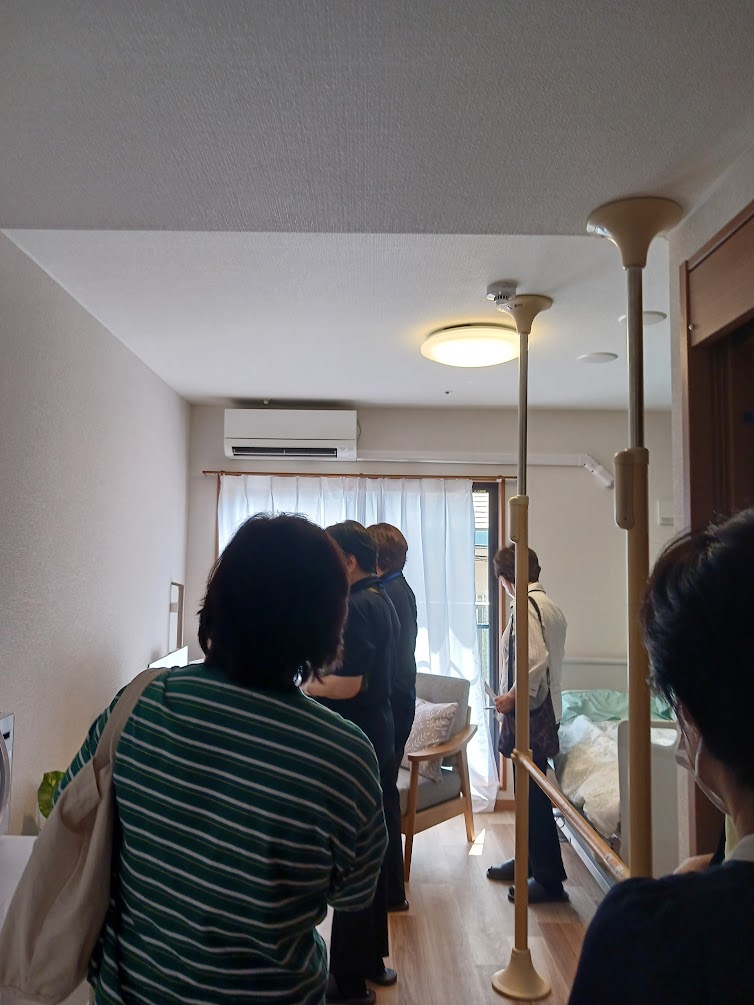 サービス付き高齢者向け住宅9月開所の見学をしました。
