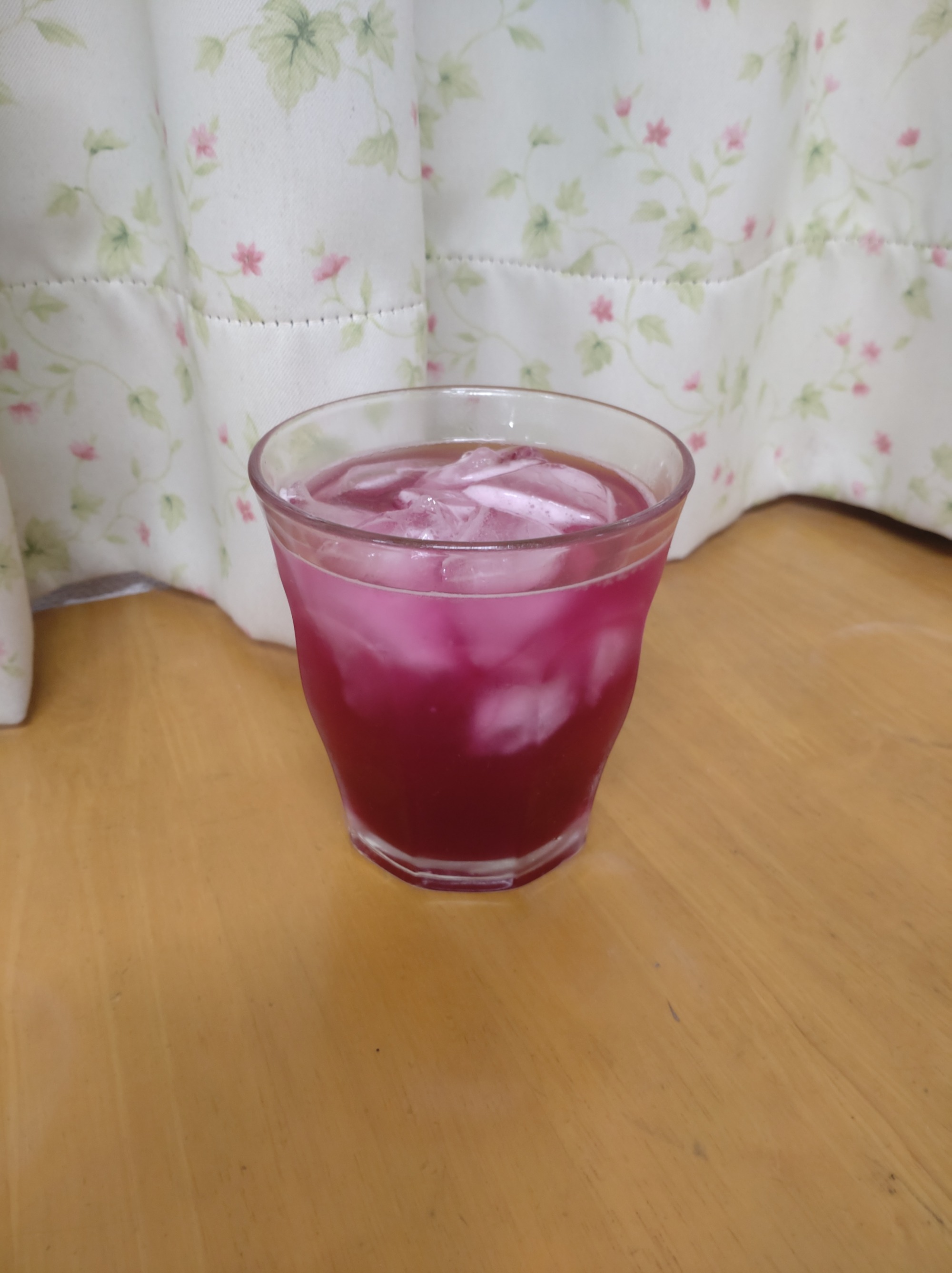 赤じそジュース (炭酸割り)
