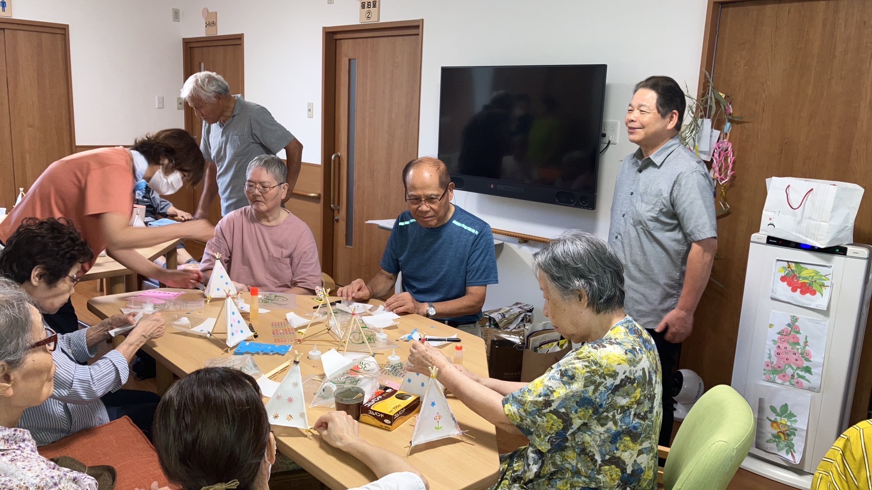 灯籠を作っている様子