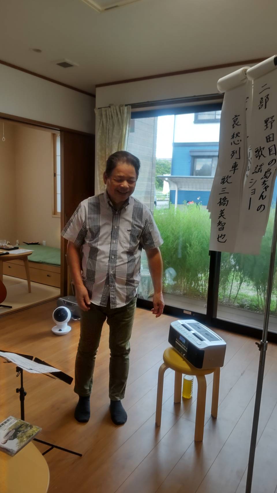 歌謡曲を披露する島ちゃん