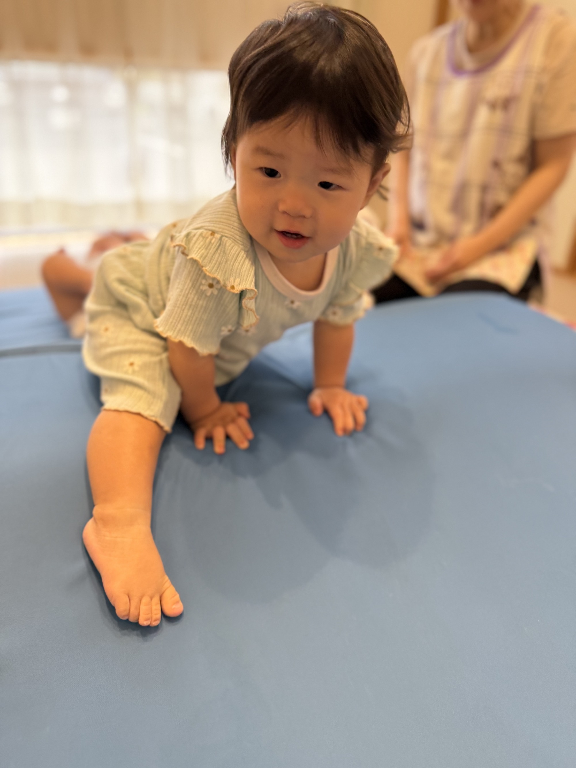 0歳児　遊びの様子15枚