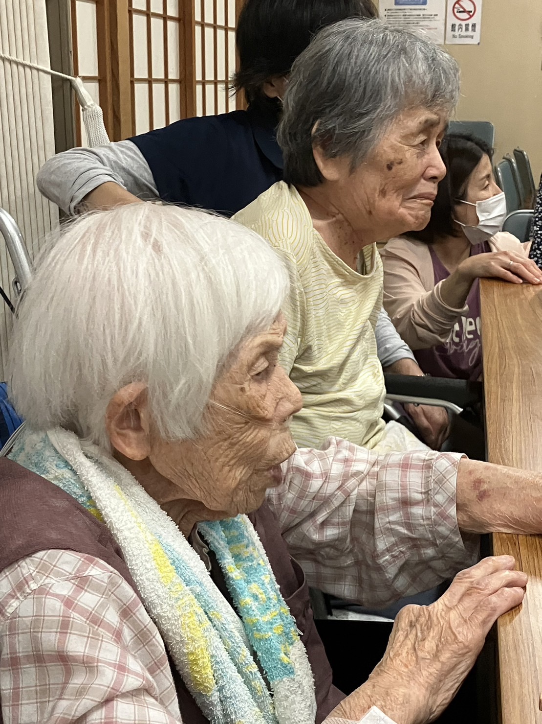 食事が来るのを楽しみに待たれる利用者さん