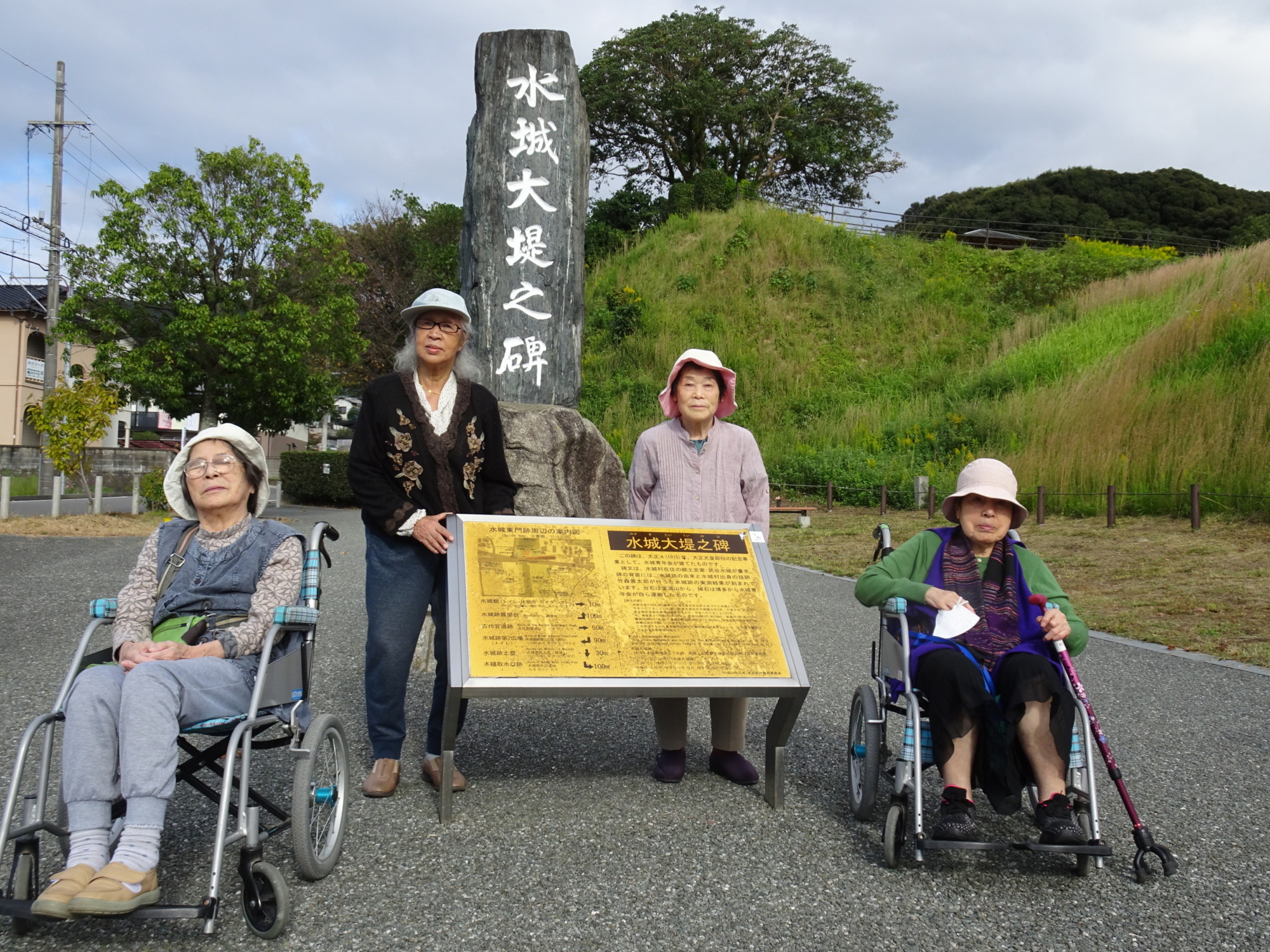 水城大堤之碑の前で撮った写真