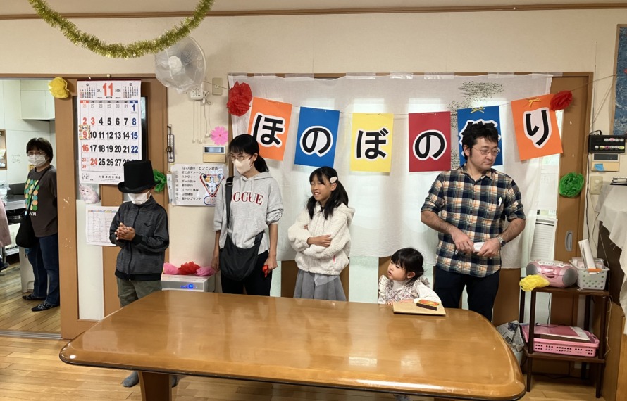 手品をする子供たち