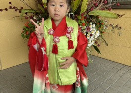 着物を着た3歳の女の子