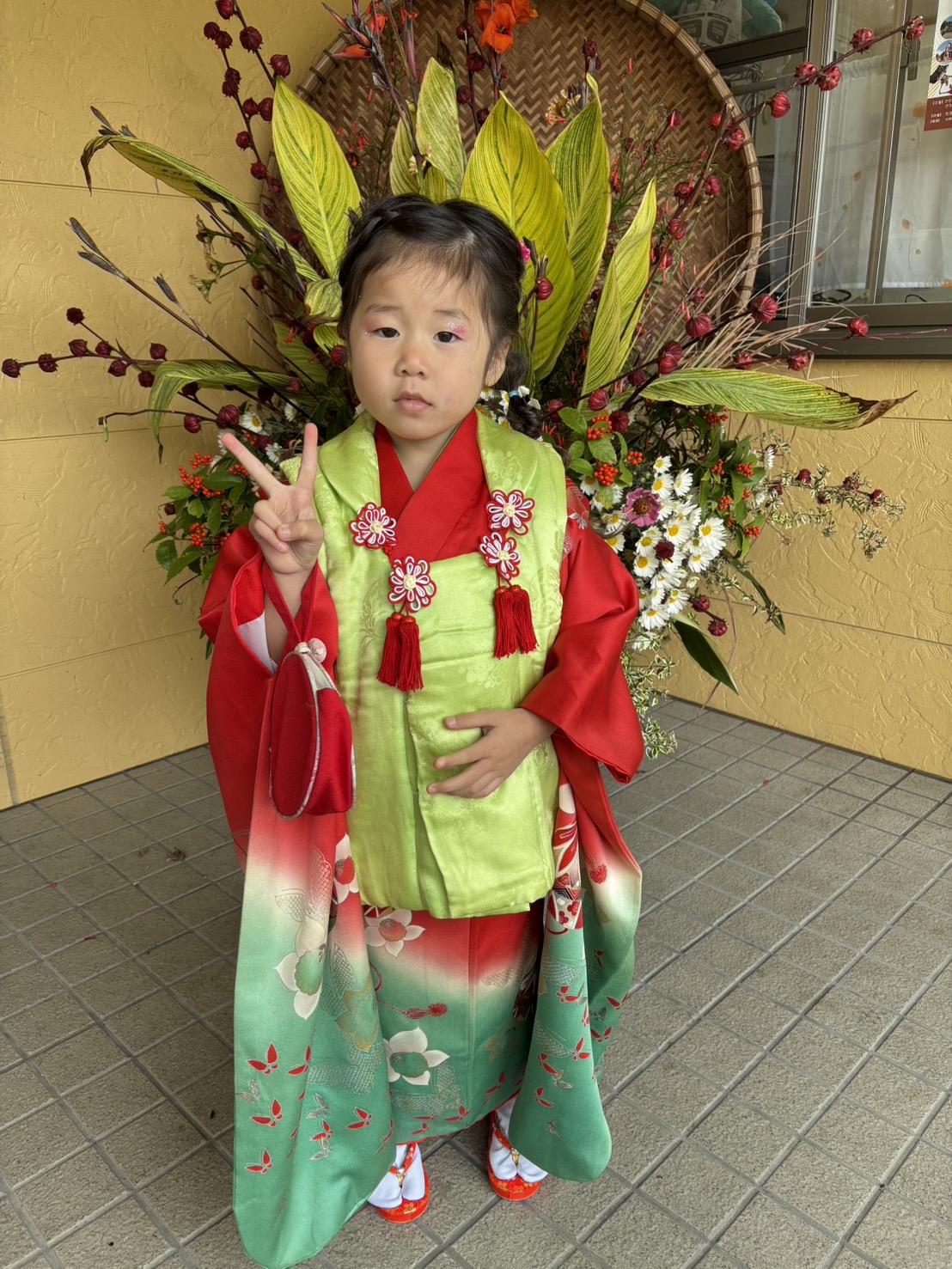 着物を着た3歳の女の子