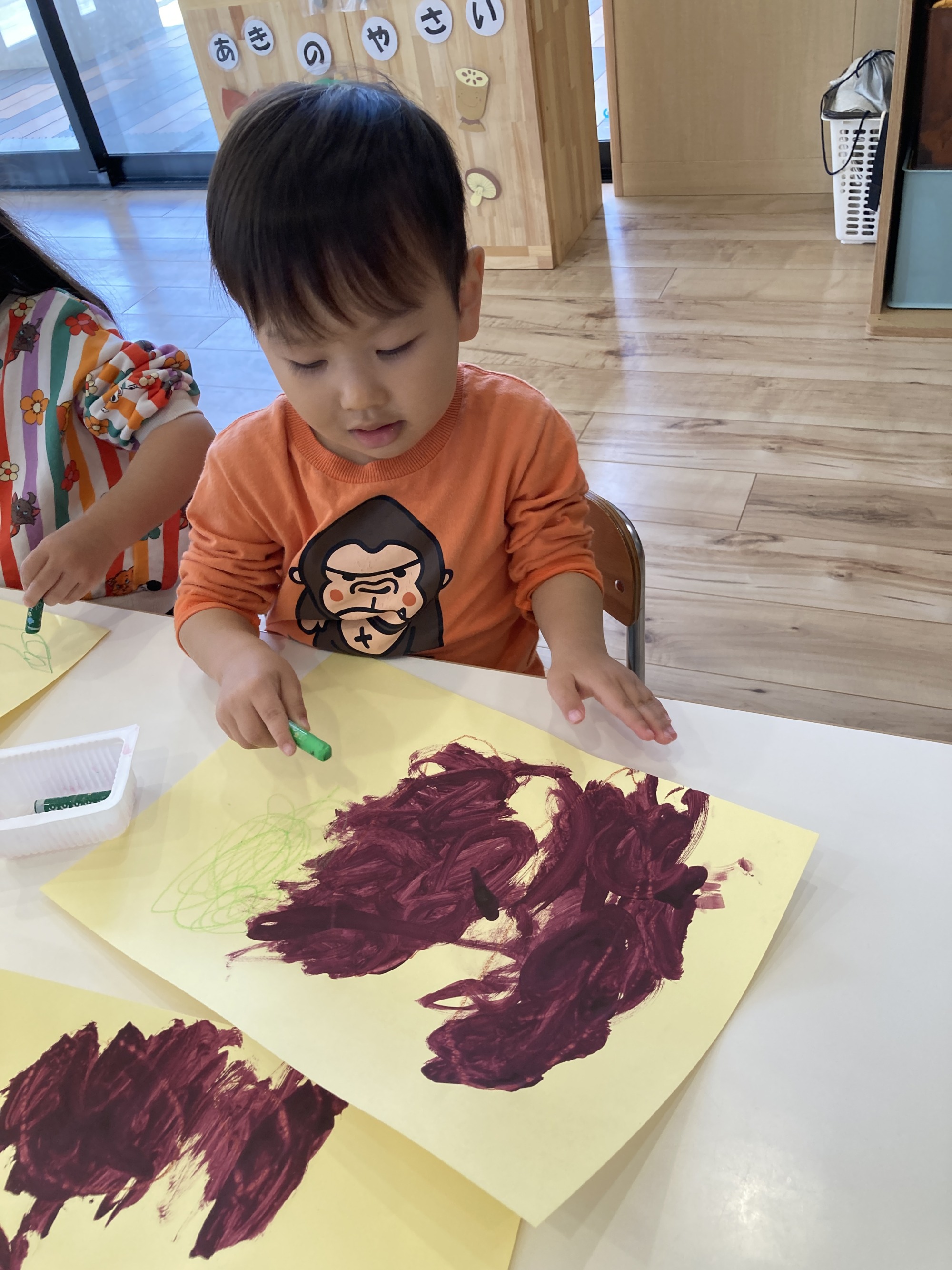 製作を楽しむ子どもたち 9枚