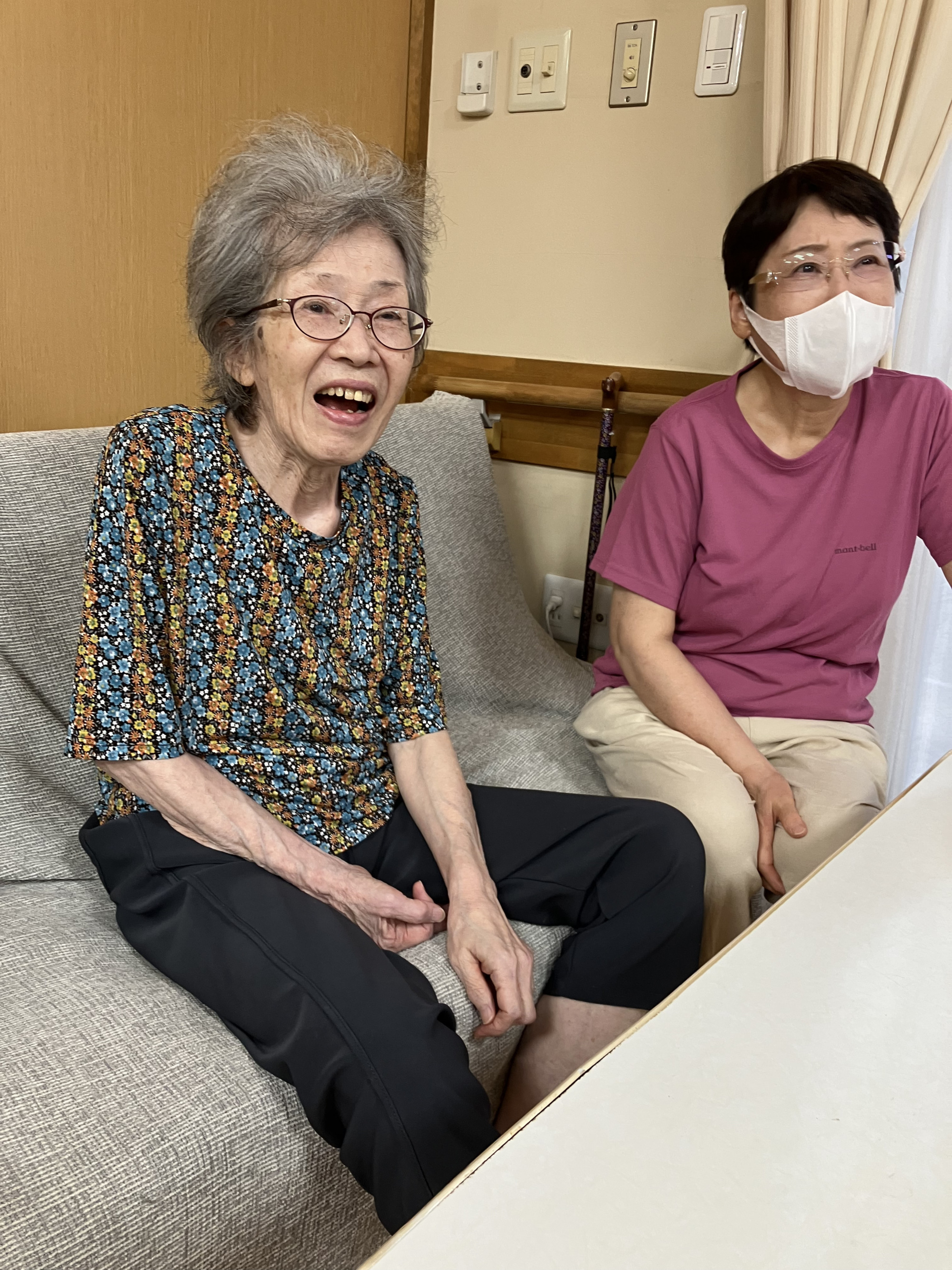 笑顔でオレンジカフェに参加する利用者さん
