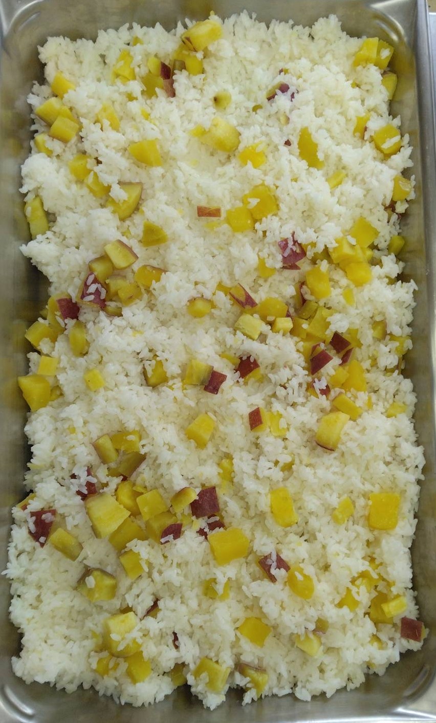 さつまいもご飯の写真
