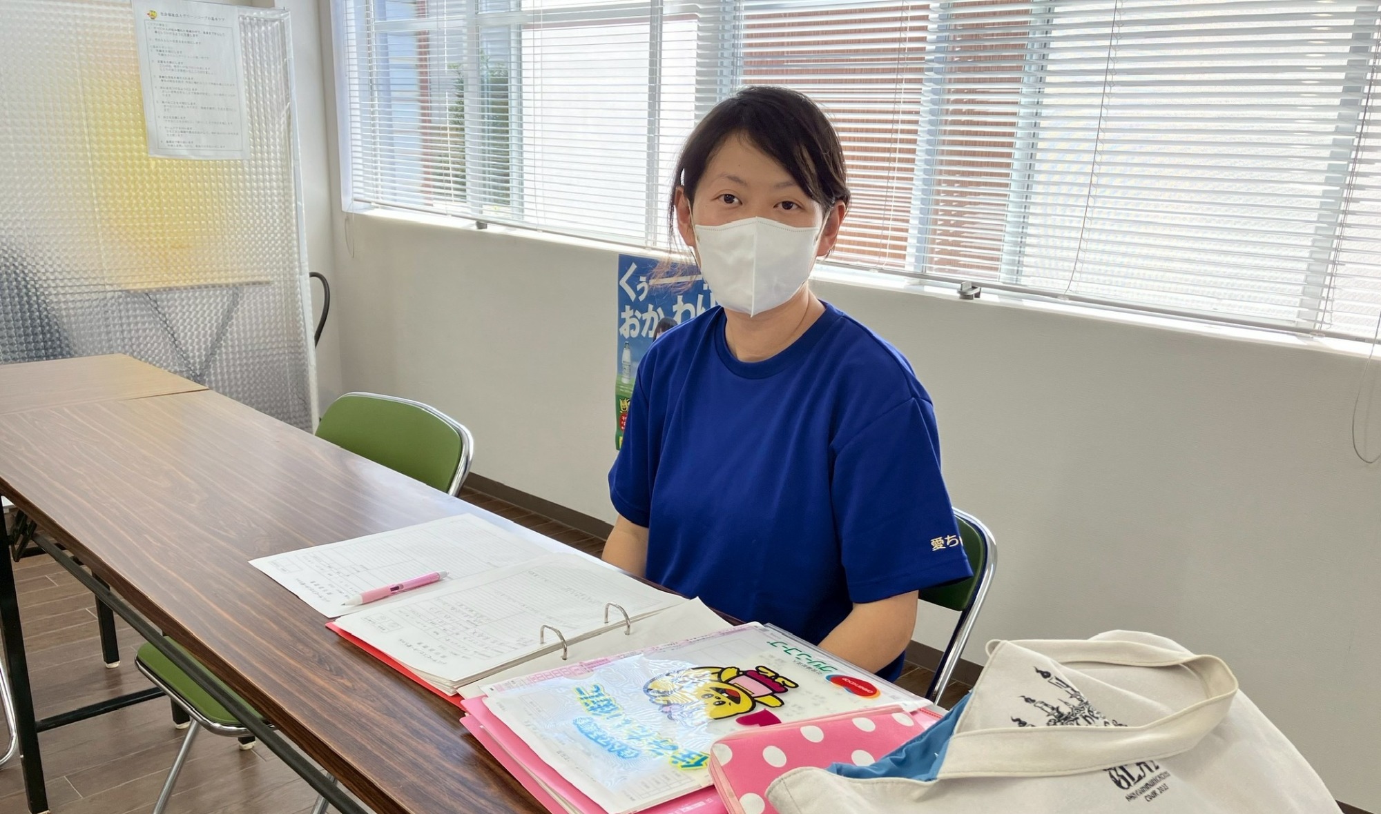 新しいワーカーさんが椅子に座っている