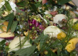 酵素作りに使ったたくさんの野菜や果物