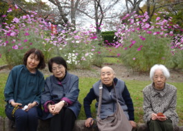 コスモスの前で撮った集合写真