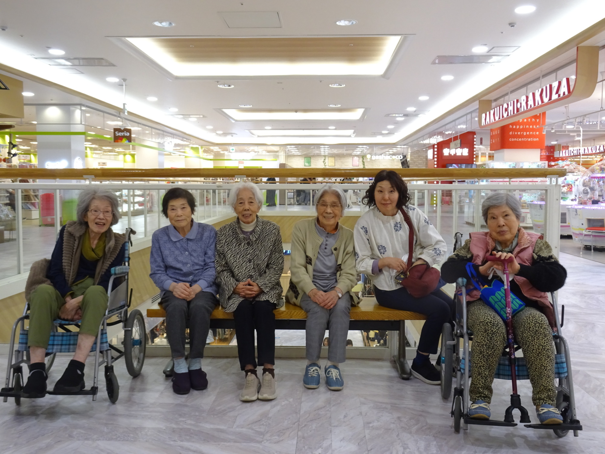 アクロスモール春日内で撮った集合写真