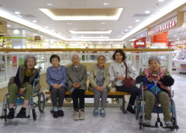 アクロスモール春日内で撮った集合写真