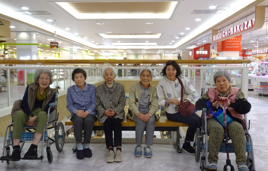 アクロスモール春日内で撮った集合写真