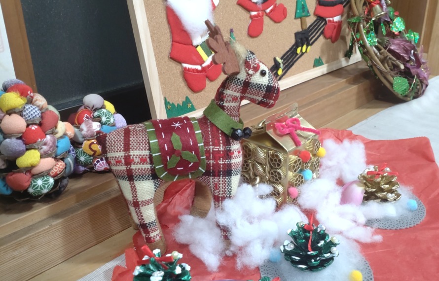 事務所玄関のクリスマス飾り