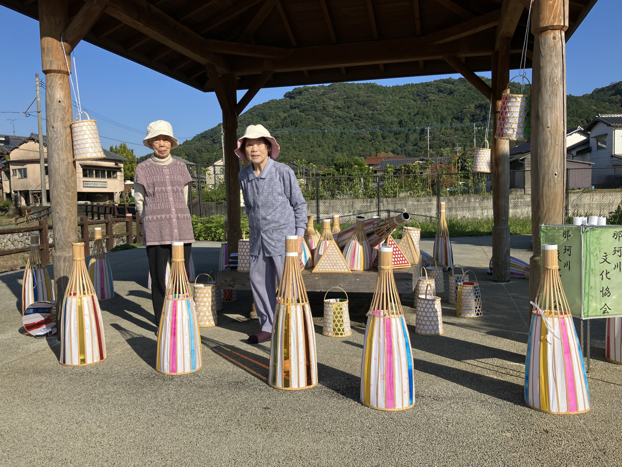 灯籠と一緒に撮った利用者さんの写真