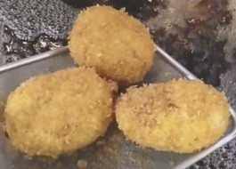 揚げたてコロッケの写真