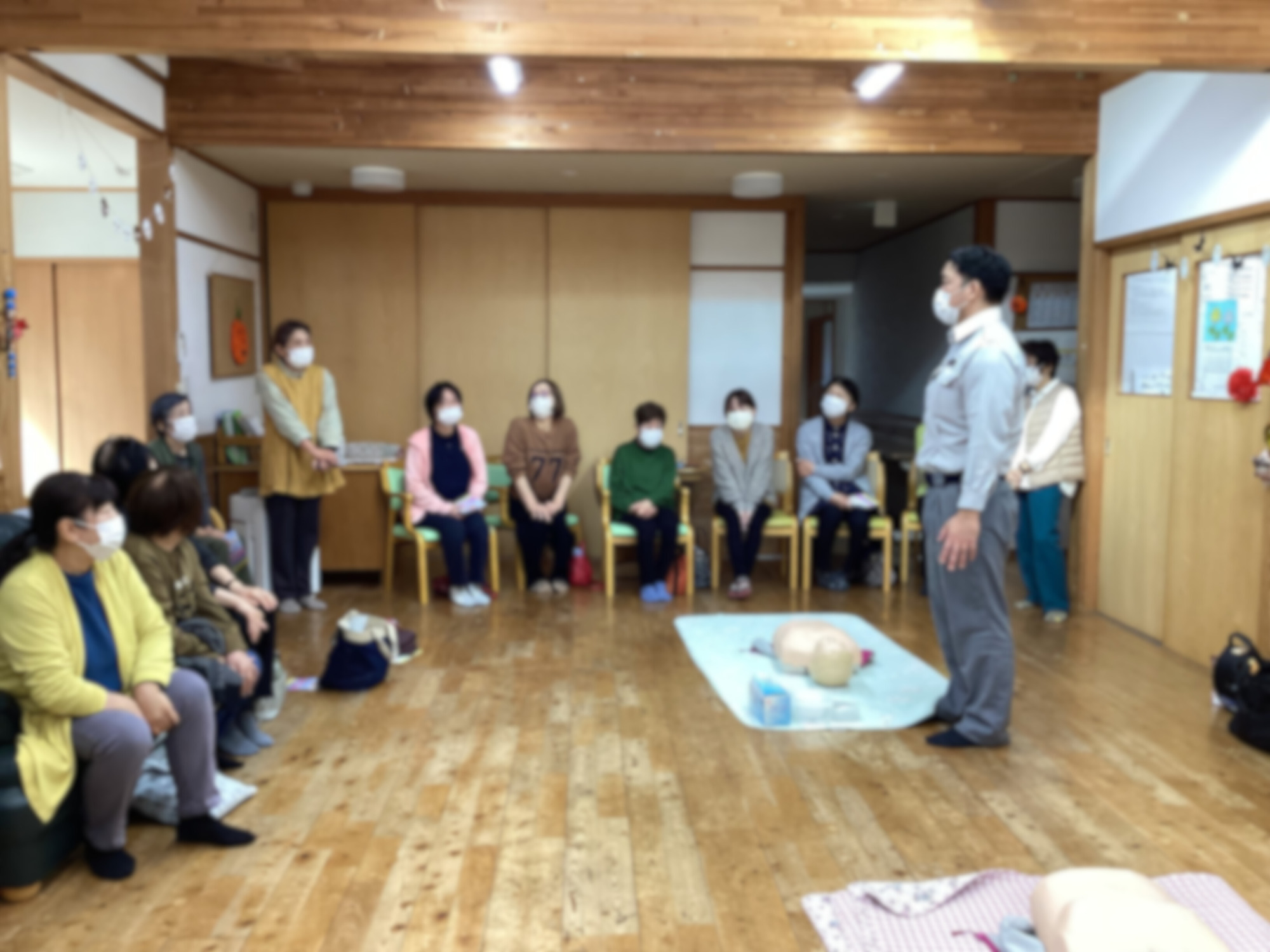 消防署の方に質問をしているところ