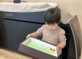 製作するこども6枚
