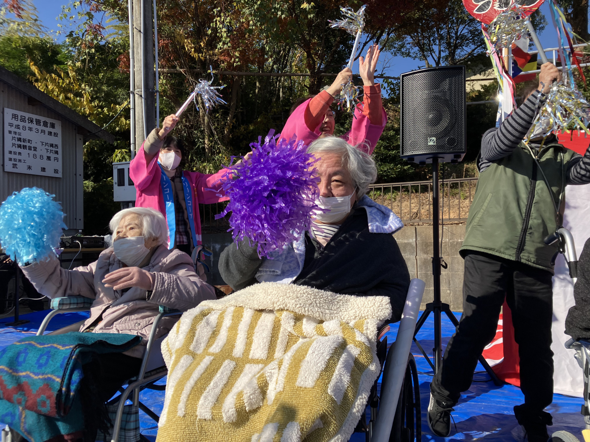 ノリノリで踊る利用者さん