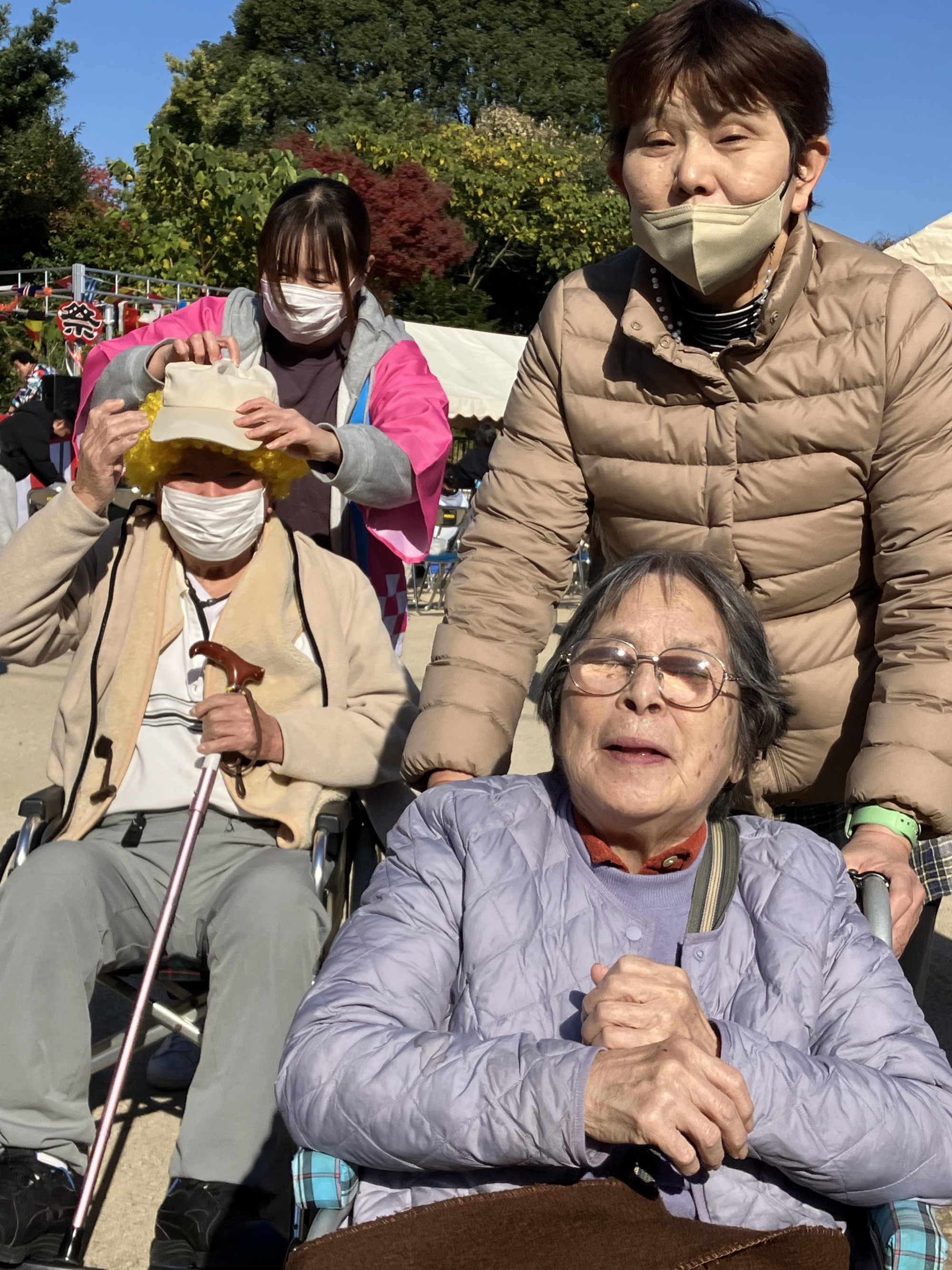 おまつりを楽しむ利用者さん