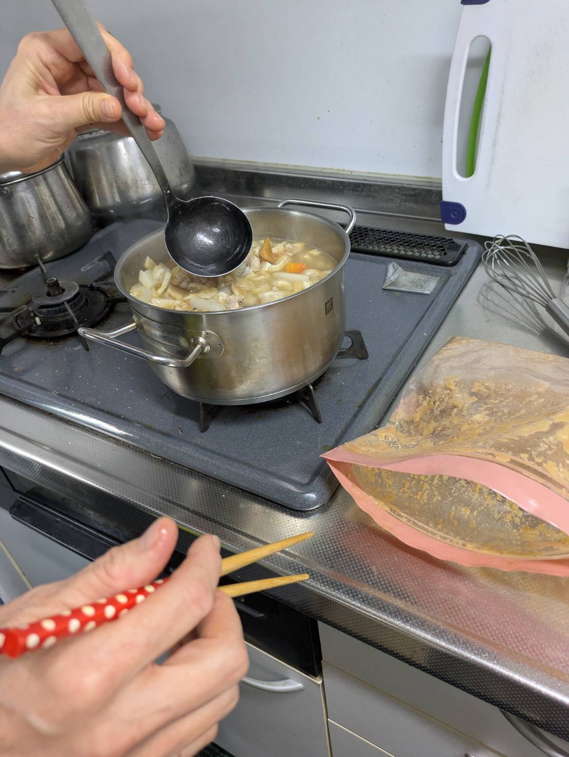 初解禁の手作り味噌を使っているところ