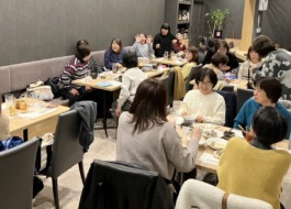 親睦会　楽しくお話しています(^▽^)/