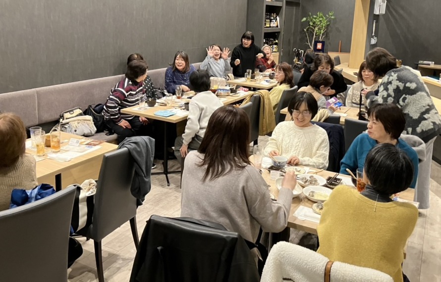 親睦会　楽しくお話しています(^▽^)/