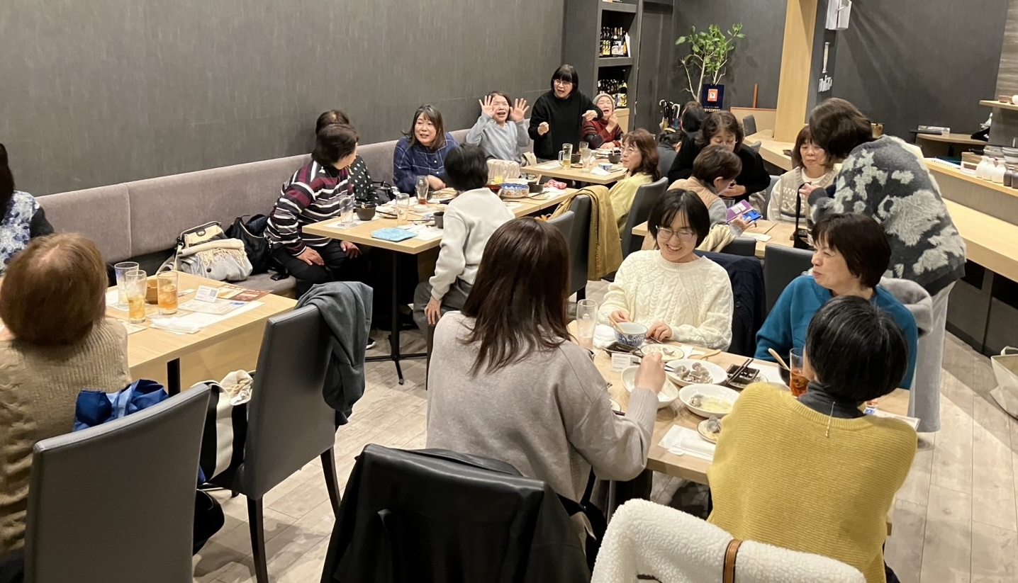 親睦会　楽しくお話しています(^▽^)/